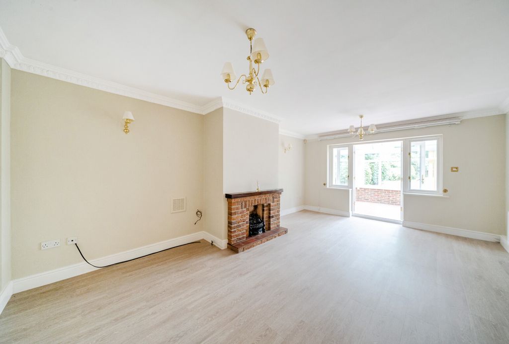 Property photo 2 of 16 1328770-10-6880B8...