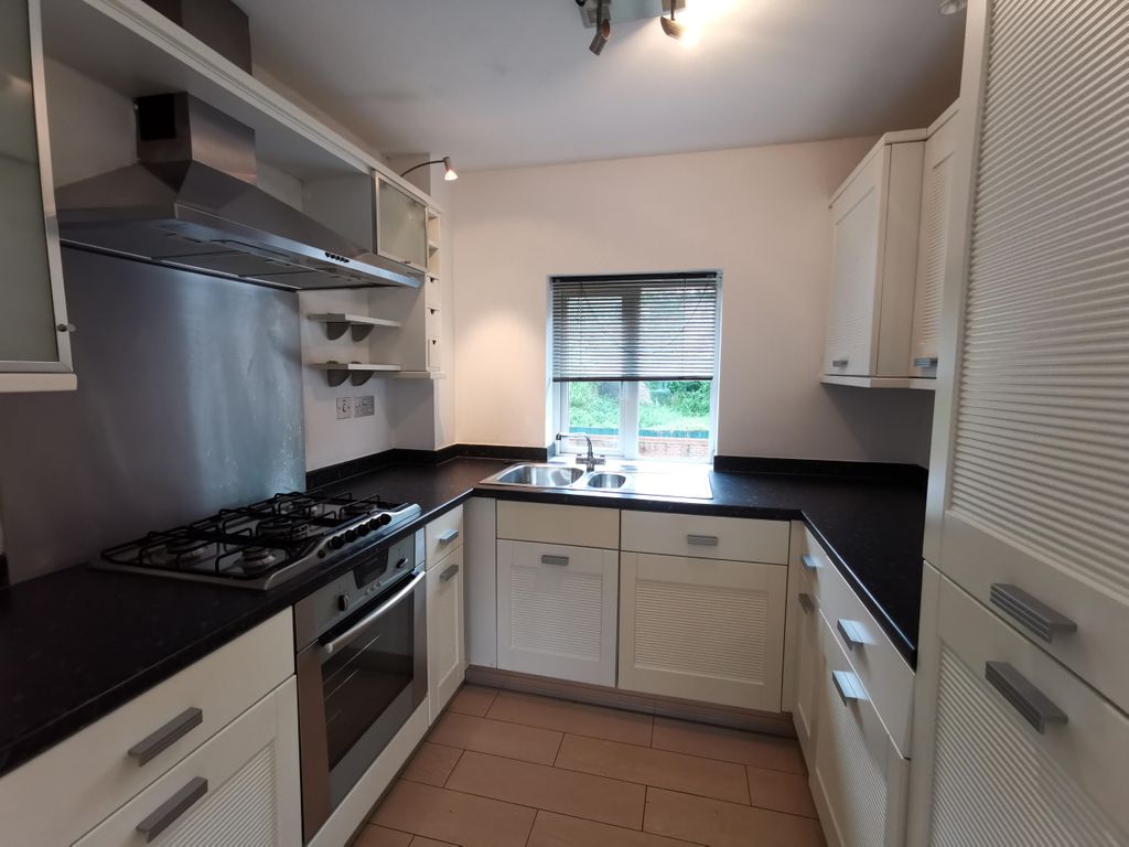 Property photo 2 of 5 Kitchen