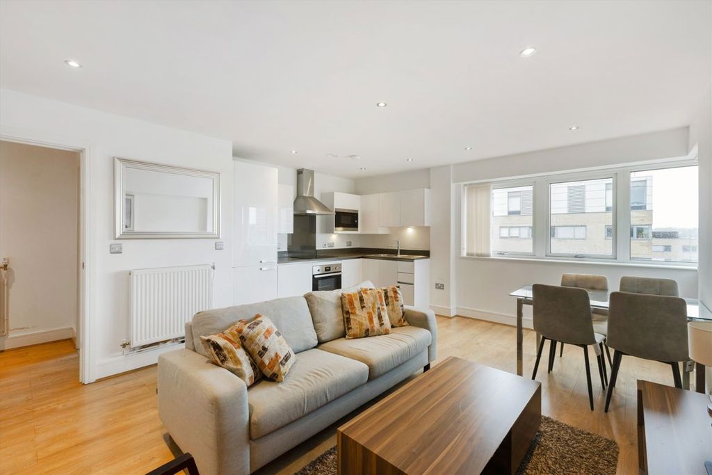 Property photo 2 of 8