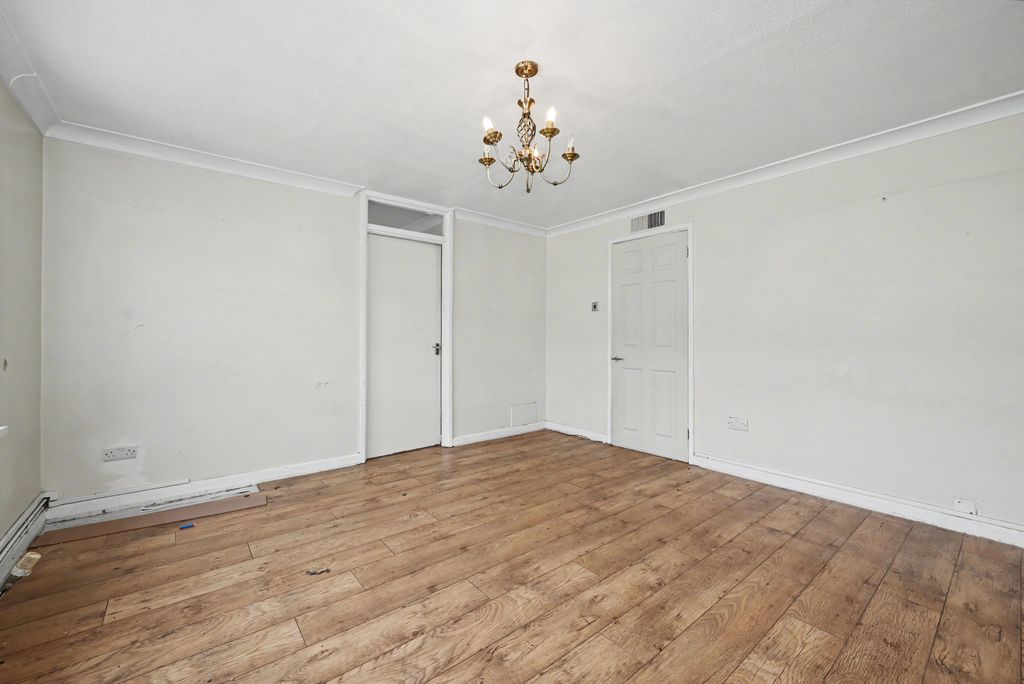 Property photo 3 of 15 56 Abbotsbury, Bracknell, Berkshire, Rg12 8Qx