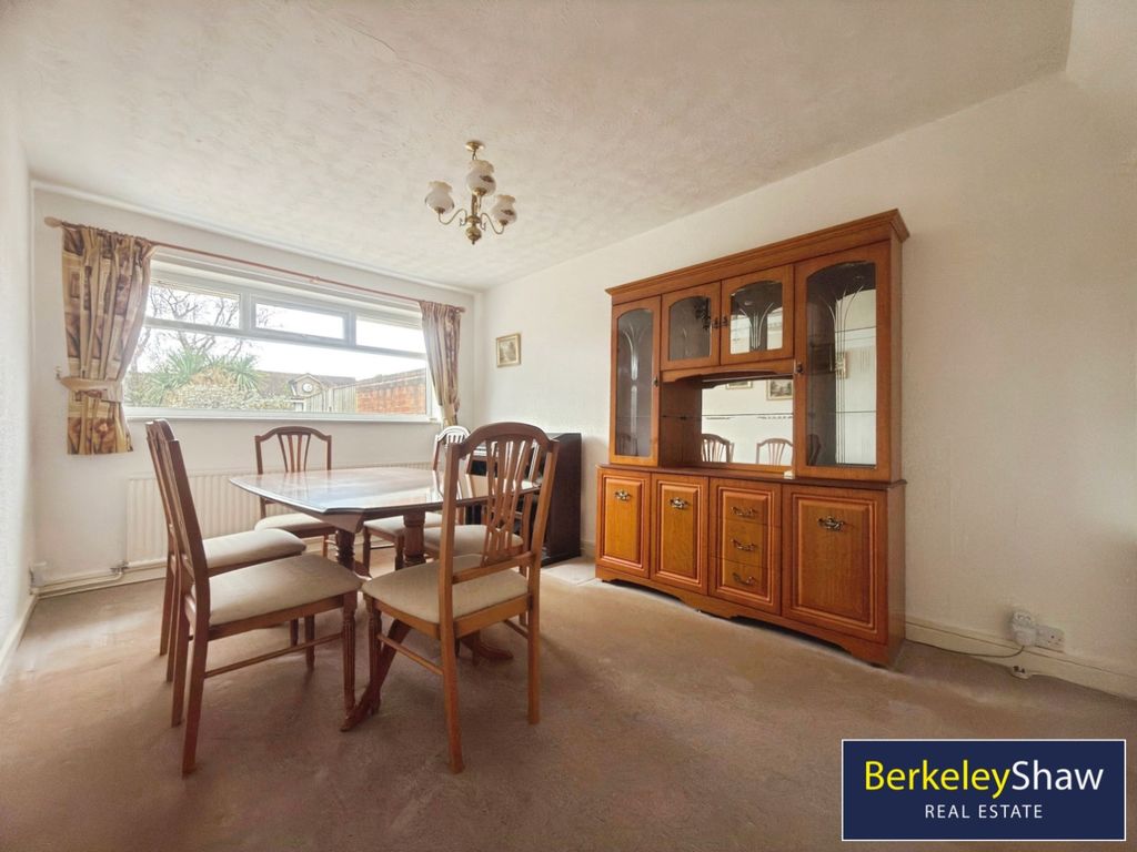 Property photo 2 of 18 Dining Room