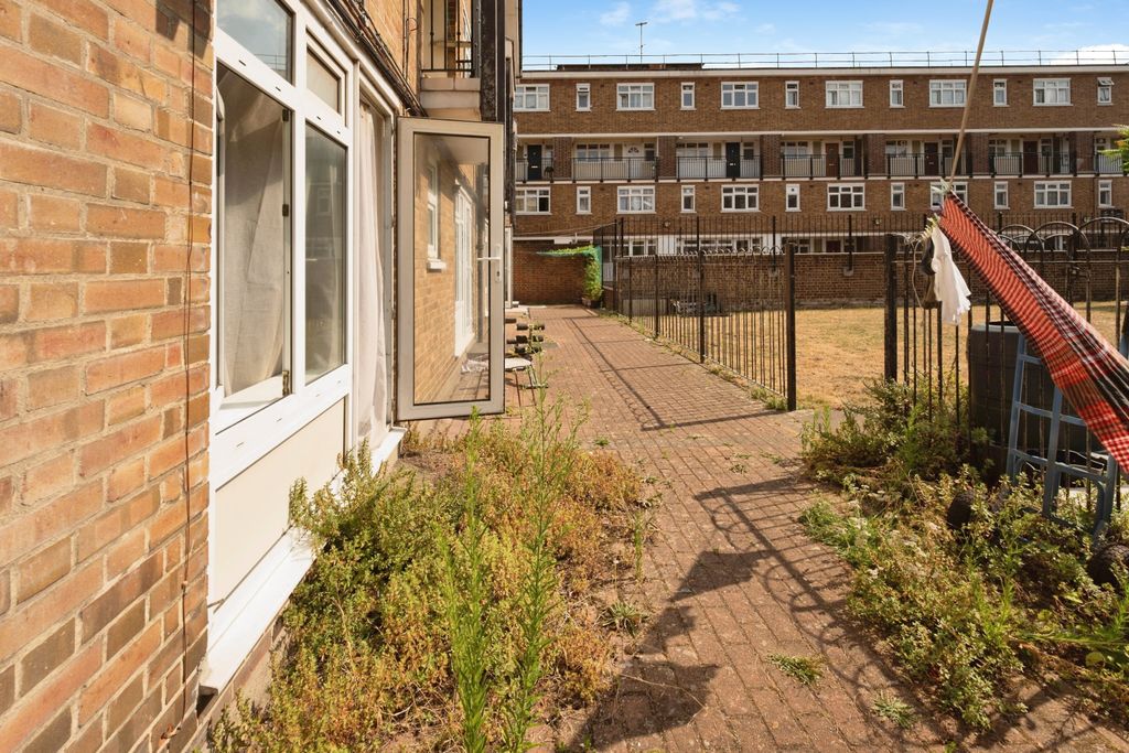 Property photo 3 of 23 Courtyard