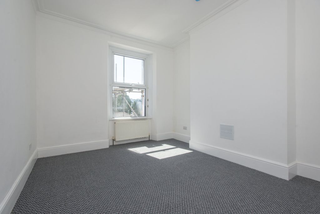 Property photo 3 of 7 55Stuartrdtopflat-6