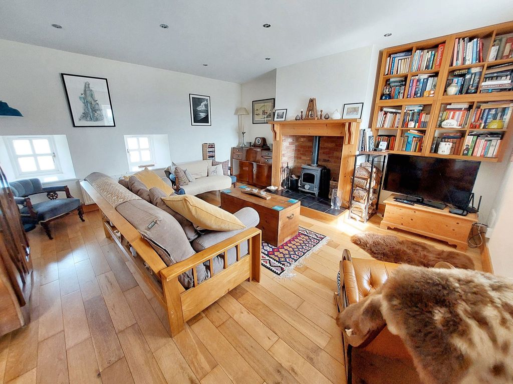 Property photo 2 of 30