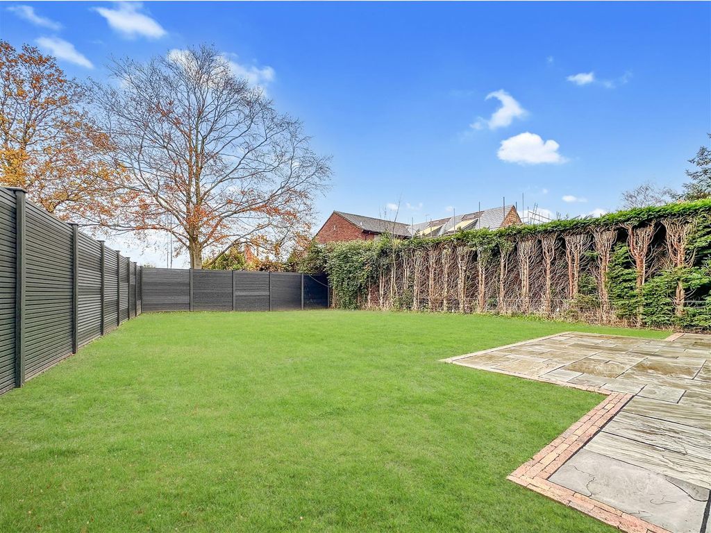 Property photo 3 of 25 Private Enclosed Garden 616