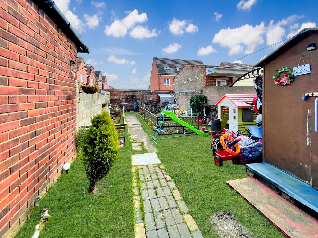 Property photo 3 of 10 4007374