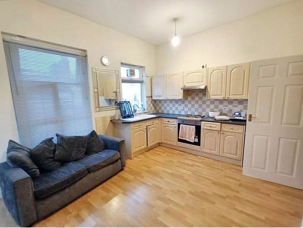 Property photo 2 of 6 Kitchen / Lounge
