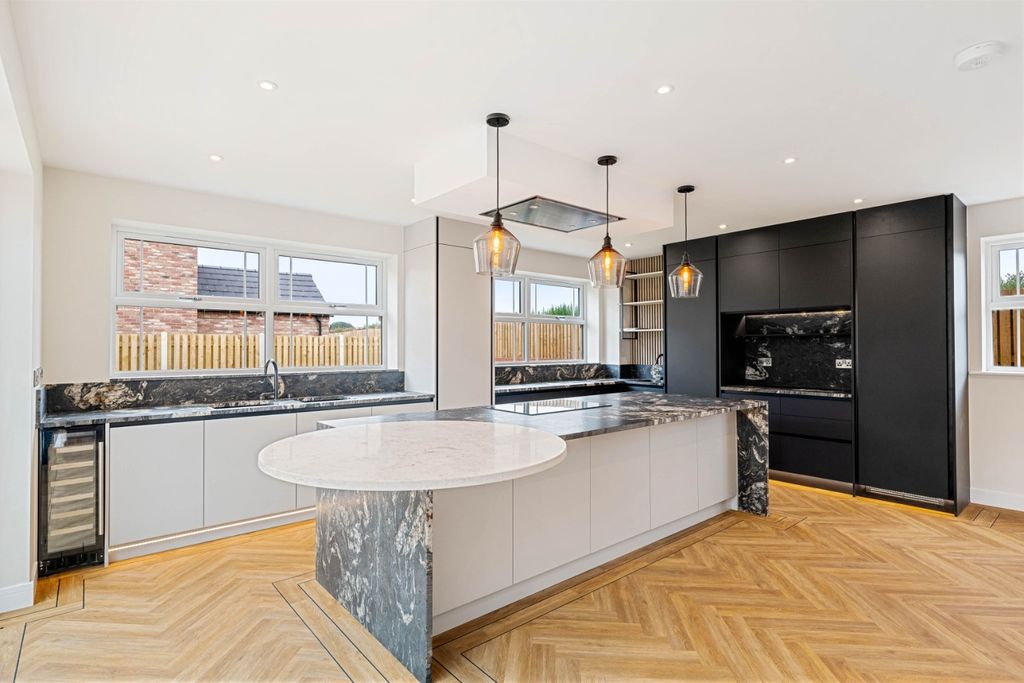 Property photo 2 of 26 4121964