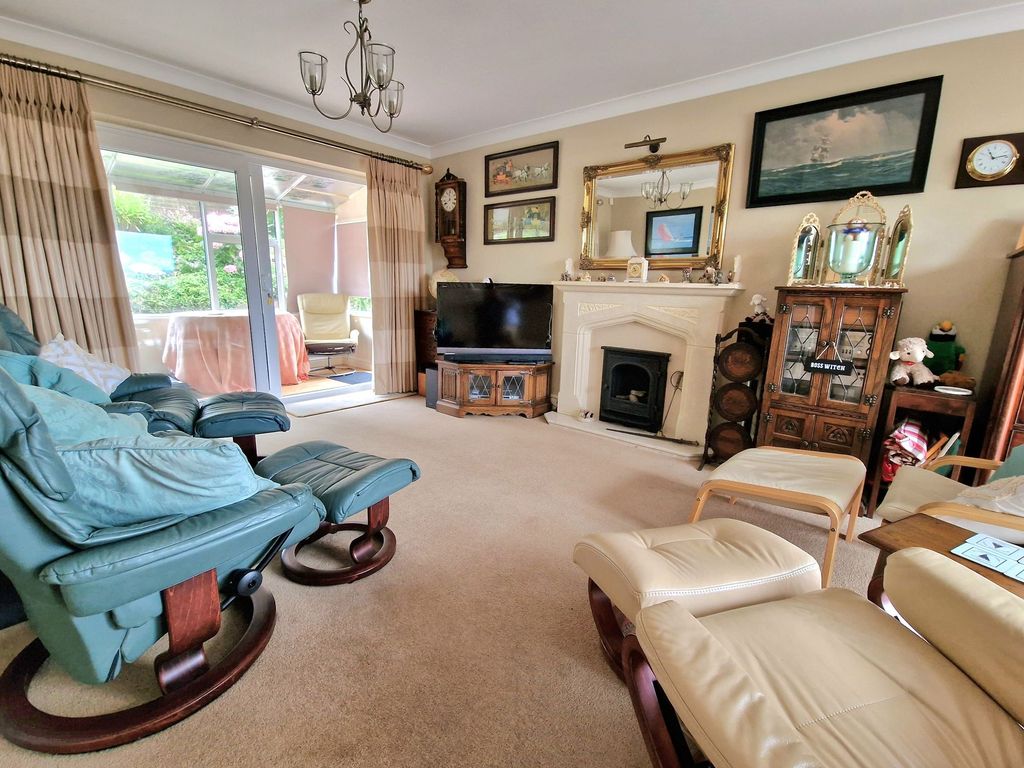 Property photo 3 of 35