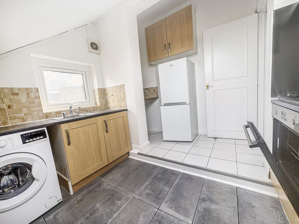 Property photo 3 of 9 Kitchen