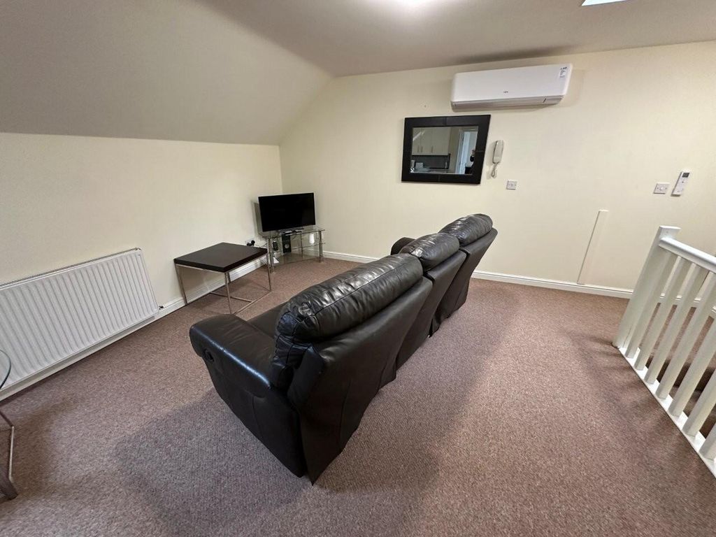 Property photo 2 of 7 Lounge 1