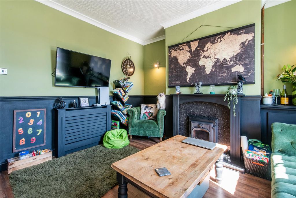 Property photo 2 of 16 Lounge