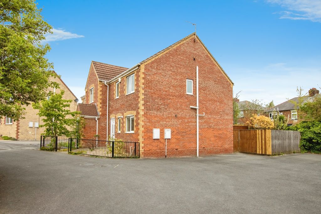 Property photo 2 of 13