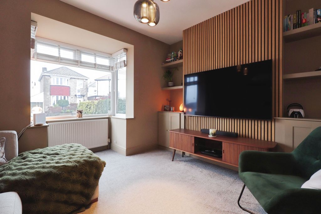 Property photo 1 of 19 Lounge