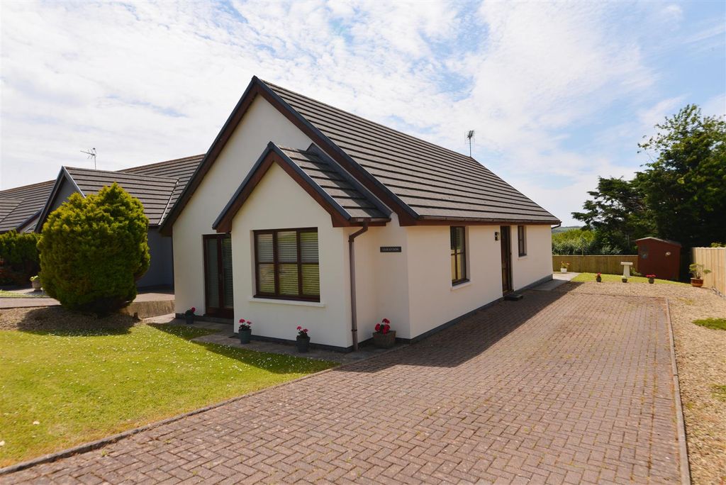 Property photo 1 of 17 Externally