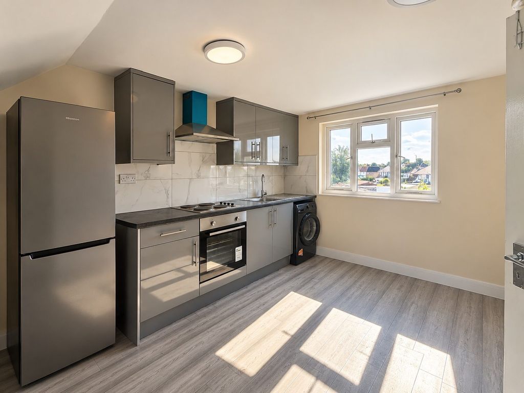 Property photo 1 of 3 Somerset Road, Southall Ub1 2Ua