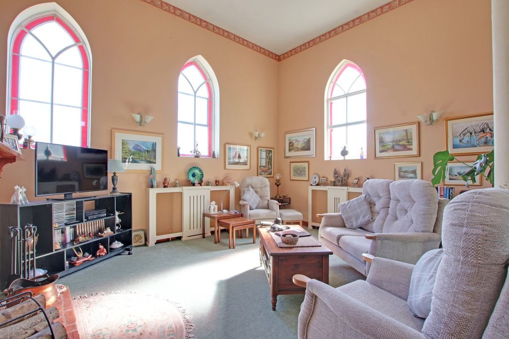 Property photo 3 of 18