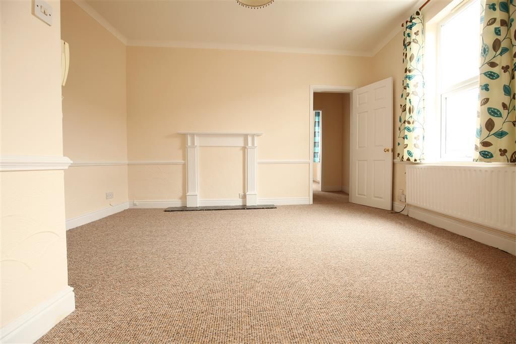 Property photo 3 of 6 Living Room