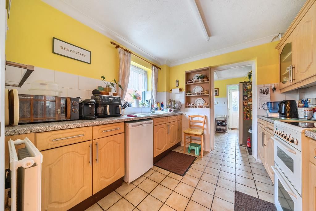 Property photo 2 of 20 Kitchen