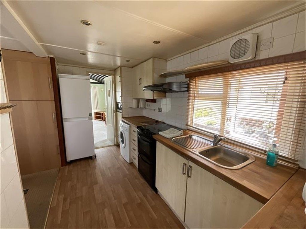 Property photo 2 of 9 Kitchen