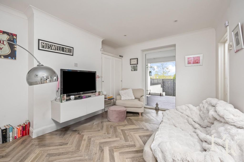 Property photo 2 of 12 Beaconsfield Villas_67_Flat 1-006(1).Jpg