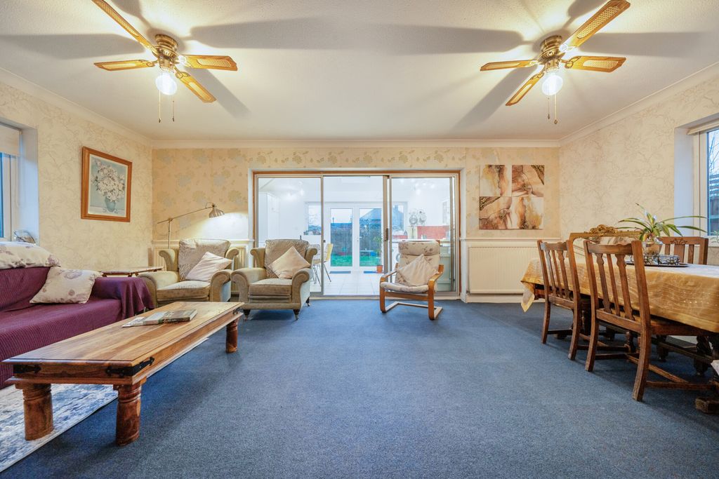 Property photo 3 of 9 Reception