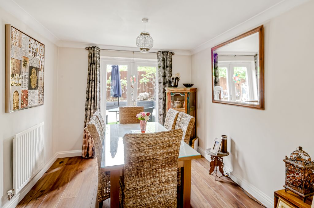 Property photo 3 of 30 Advert-37