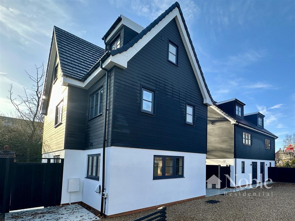 Property photo 1 of 25 External