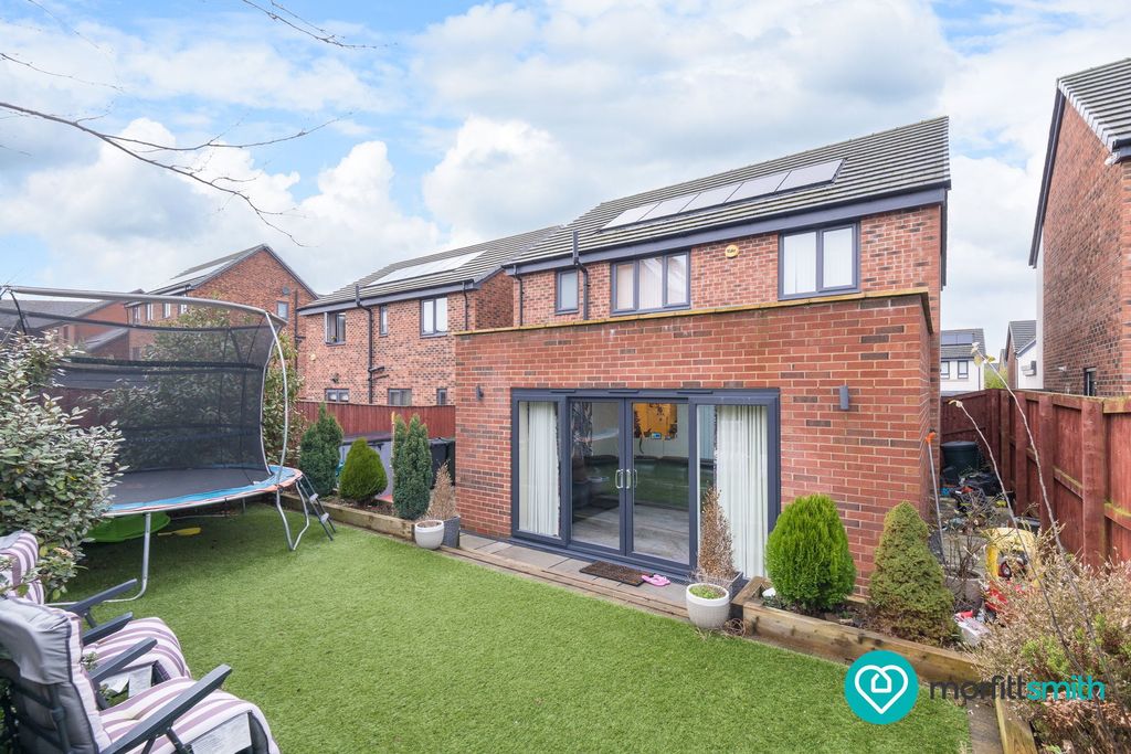 Property photo 2 of 27