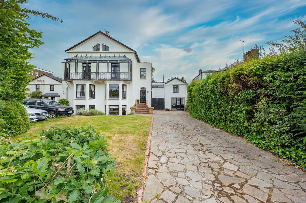 Property photo 2 of 41