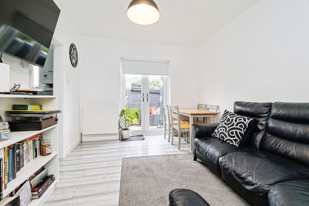 Property photo 2 of 17