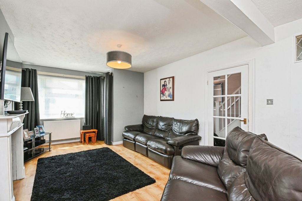 Property photo 3 of 21 Living Room