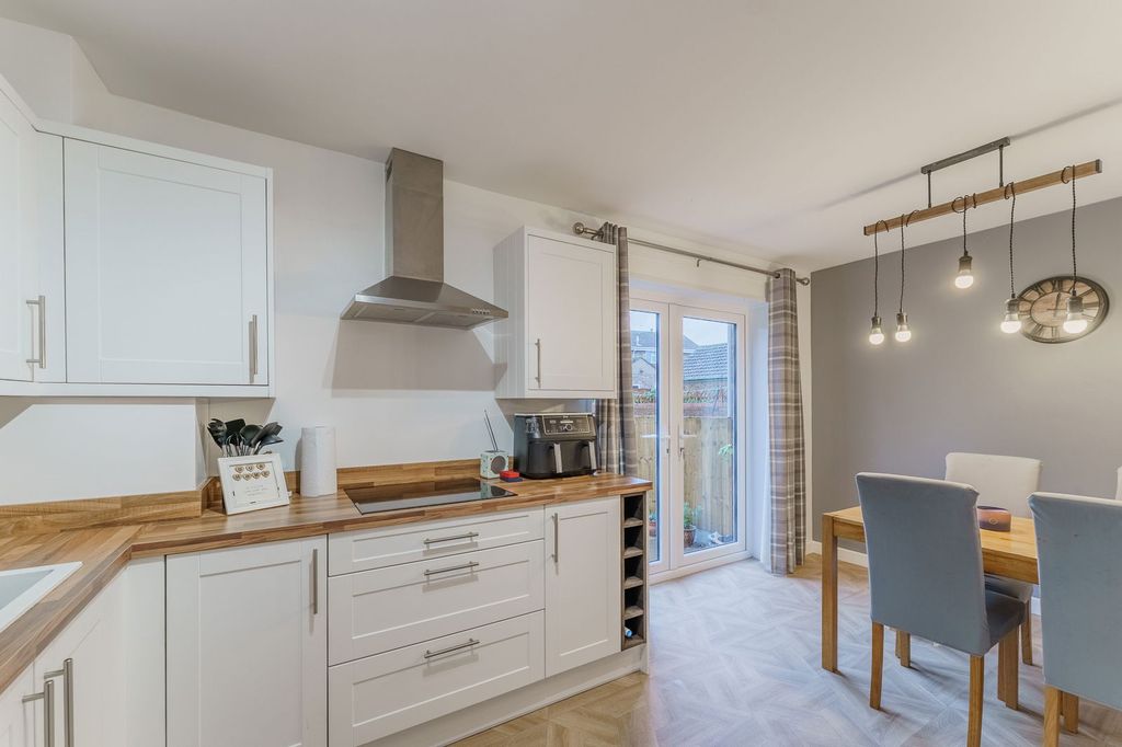 Property photo 2 of 30