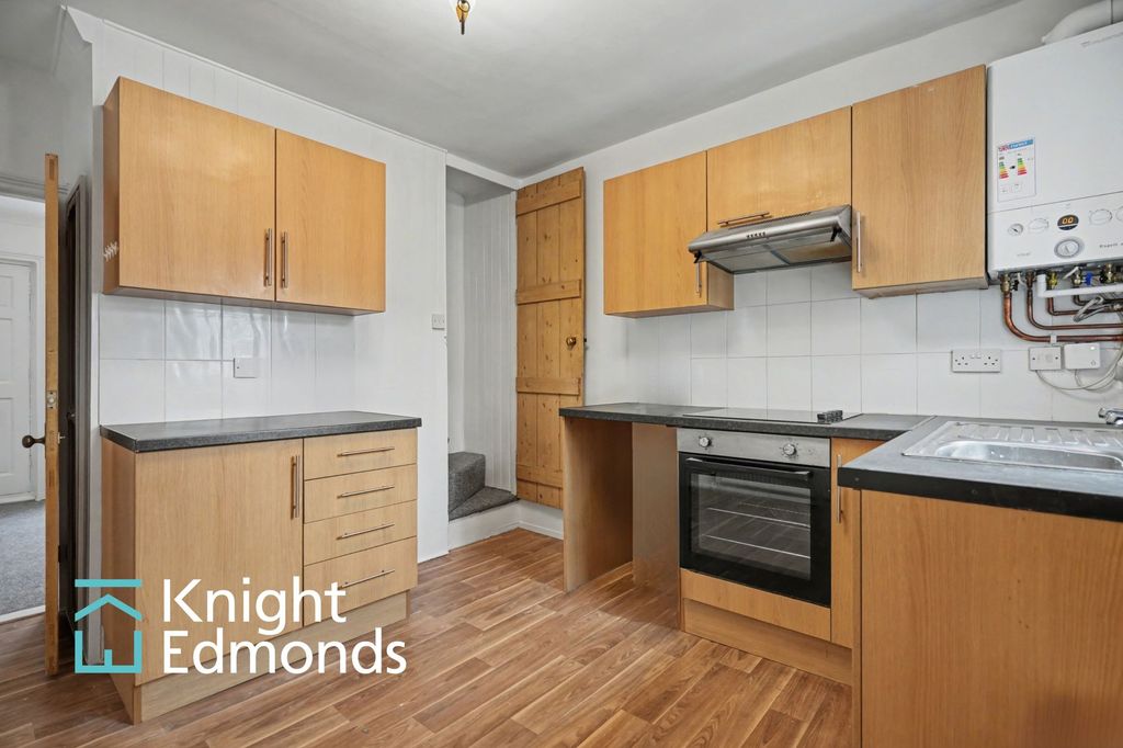 Property photo 3 of 12 Kitchen