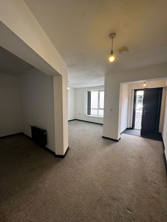 Property photo 3 of 6 Lounge 2