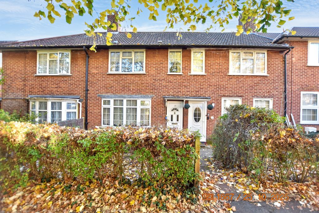 Property photo 1 of 16 19 Escott Gardens, Mottingham, London, Se9 4Bq