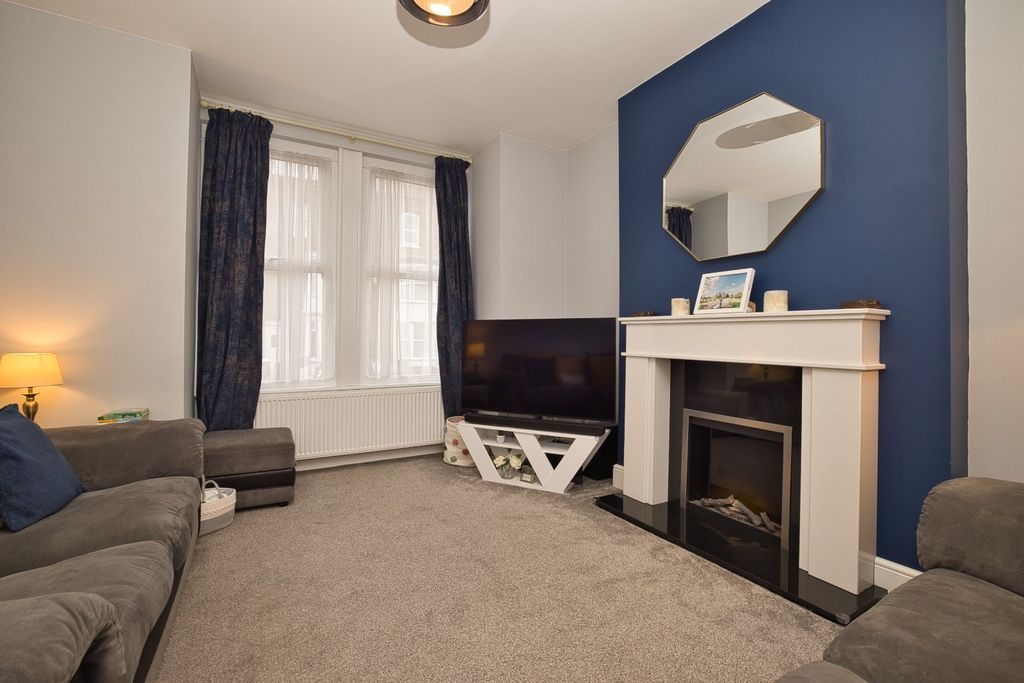 Property photo 2 of 15 Picture 2