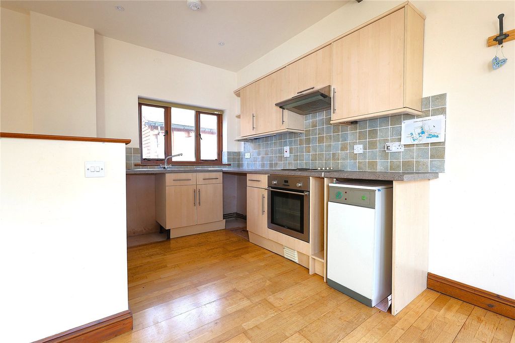 Property photo 3 of 18 Picture No. 12