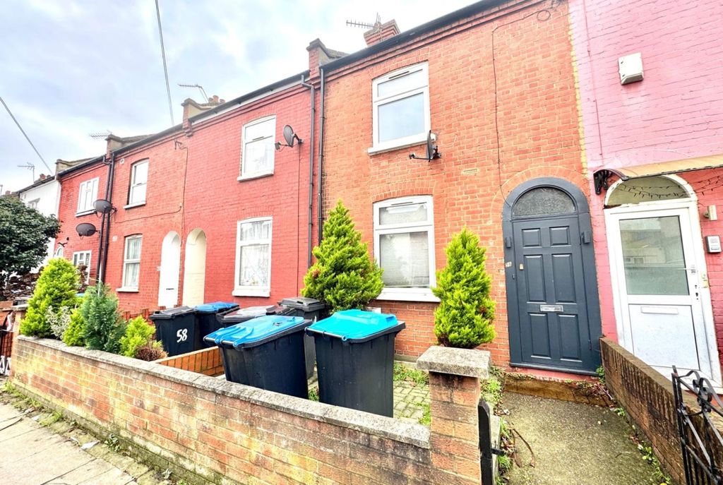 Property photo 1 of 8