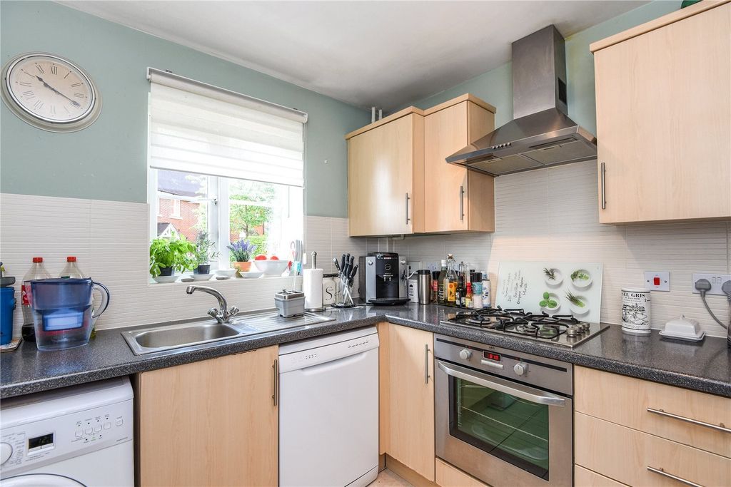 Property photo 2 of 8 Kitchen
