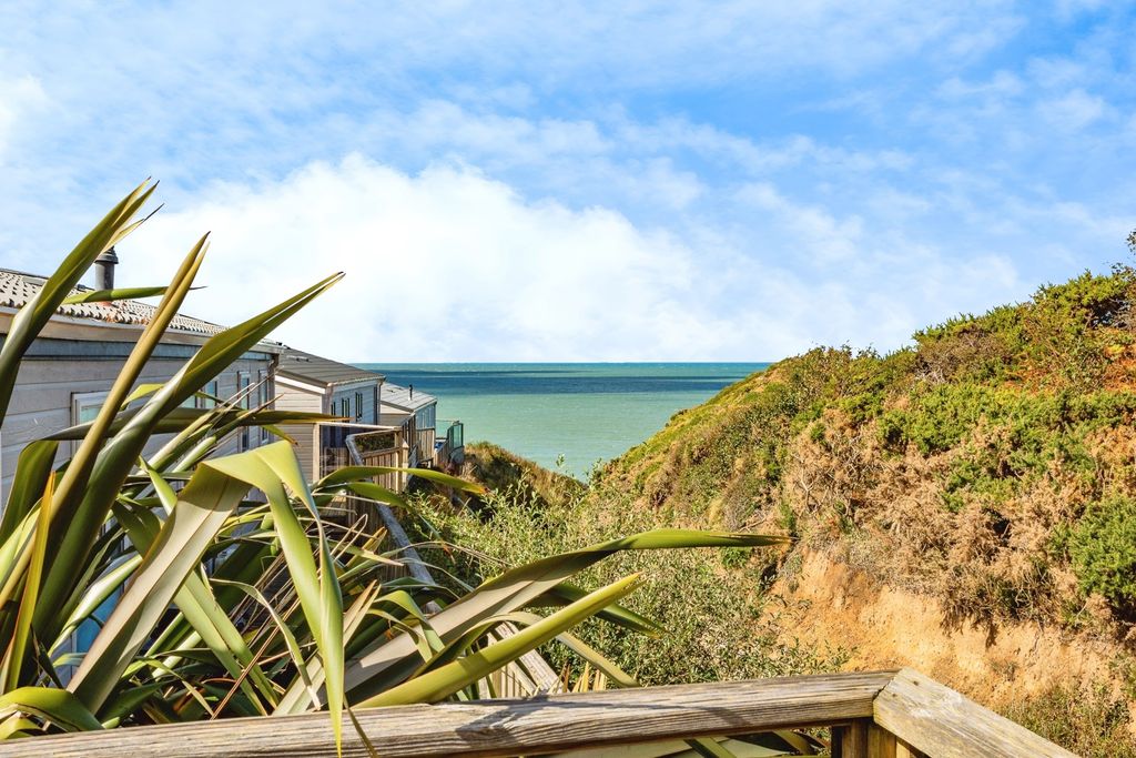 Property photo 3 of 17 Photo