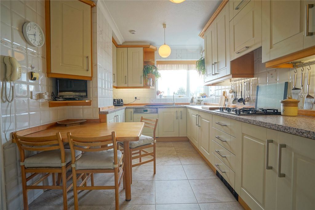 Property photo 2 of 32 Picture No. 10