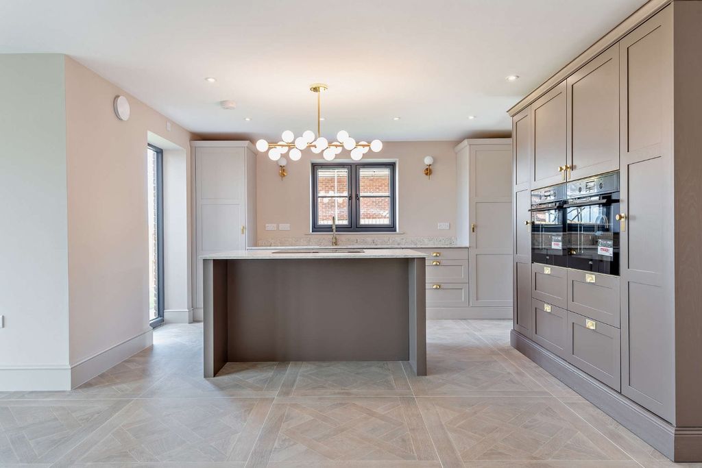 Property photo 3 of 16 Kitchen