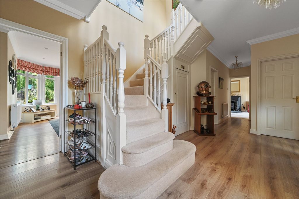 Property photo 2 of 30 Entrance Hall