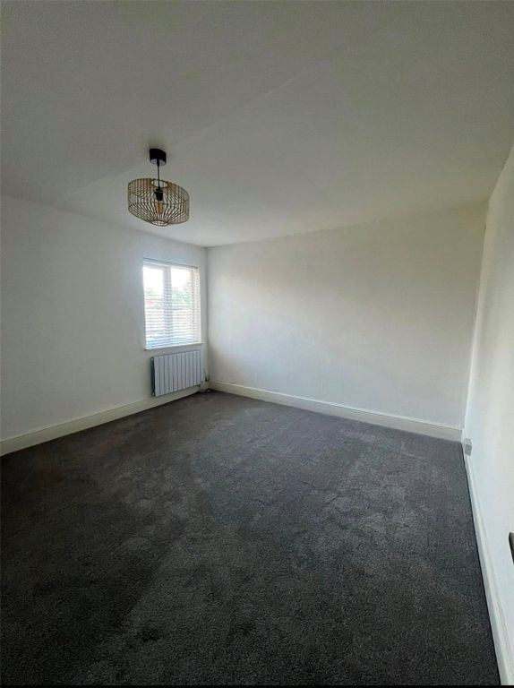 Property photo 3 of 12 Picture No. 02