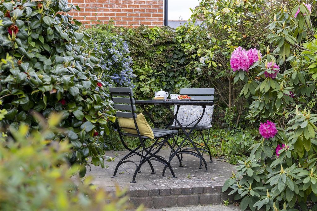 Property photo 3 of 10 Periwinkle_Garden_Wb_4508.Jpg