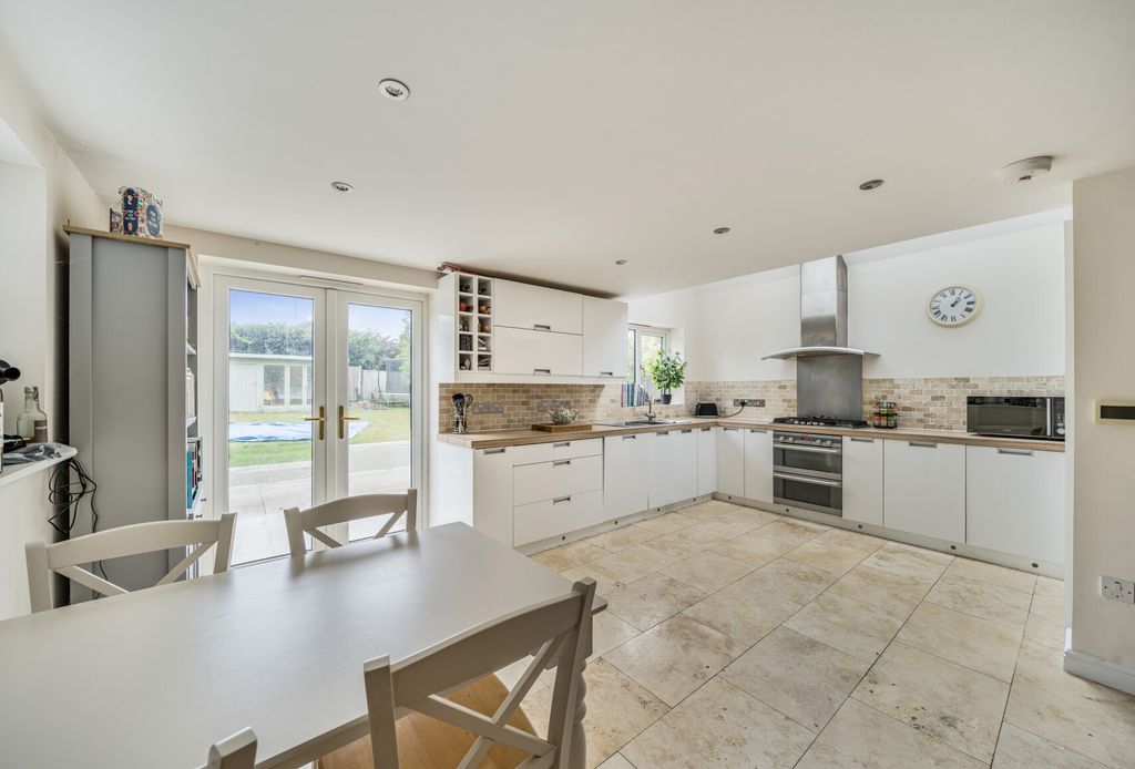 Property photo 3 of 13 1330548-20-6888E2...
