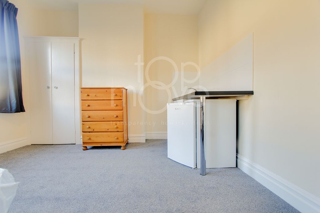 Property photo 2 of 6 Photo 1