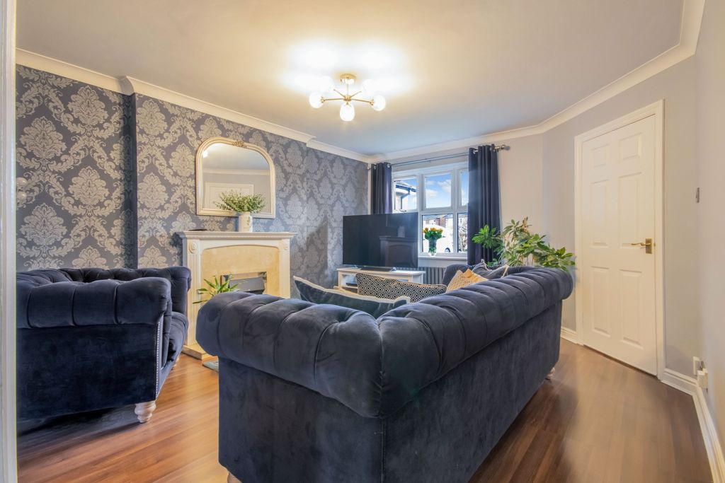 Property photo 3 of 17 Mountbatten-13