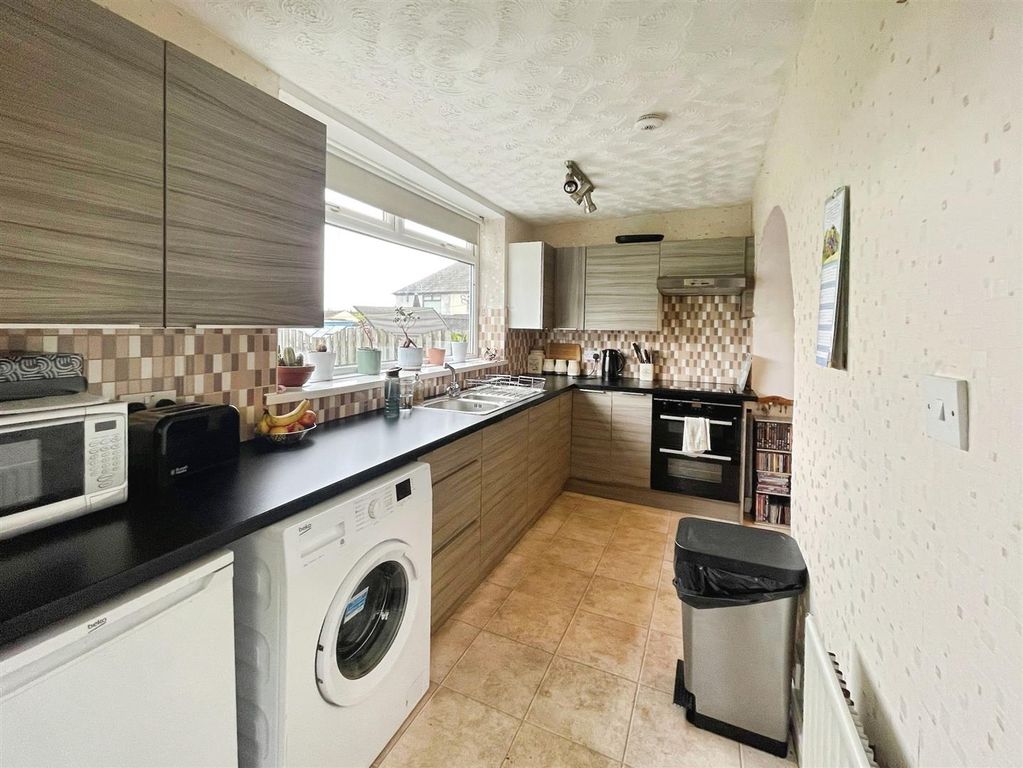 Property photo 2 of 19 Kitchen